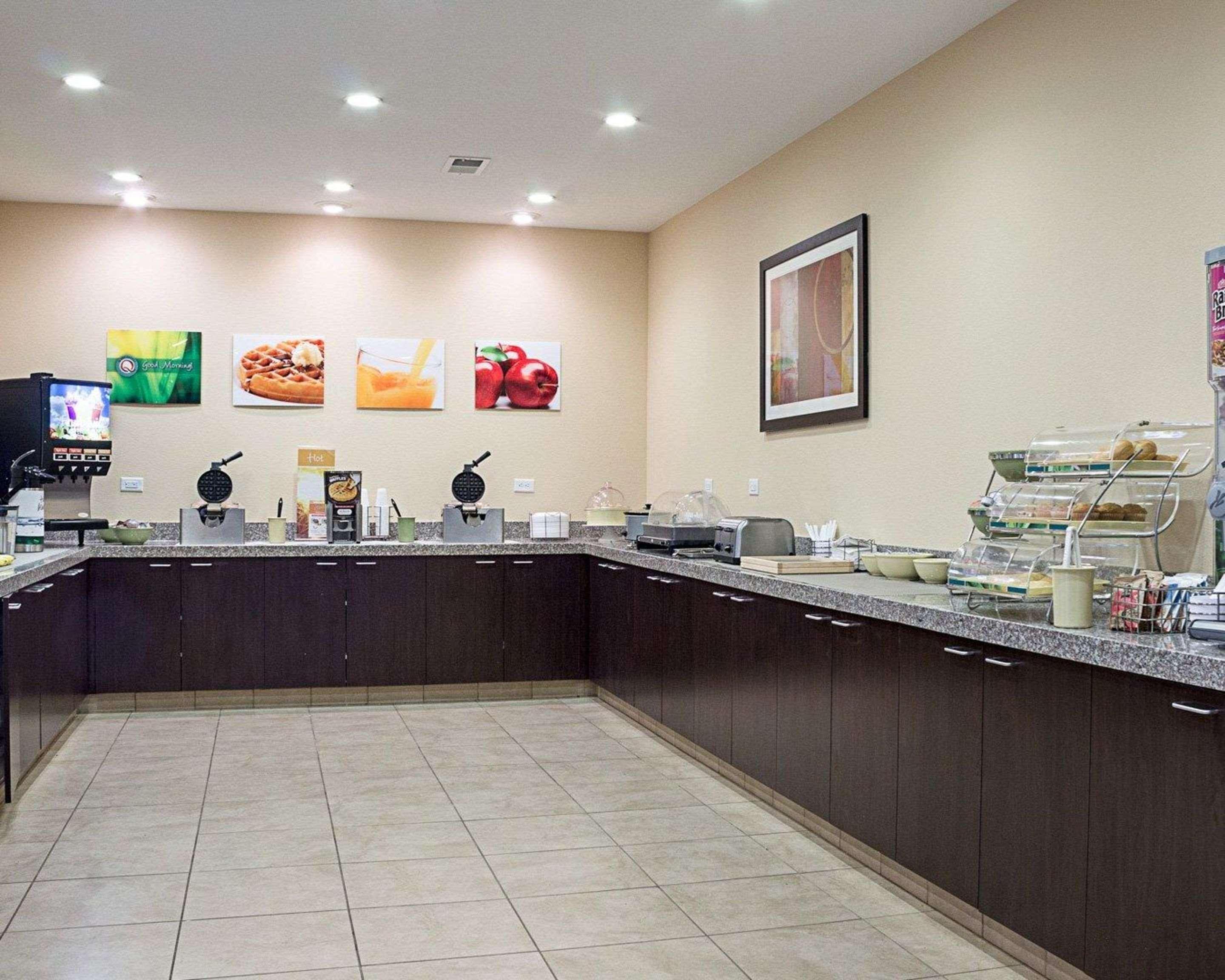 Quality Inn & Suites Minot Exterior foto