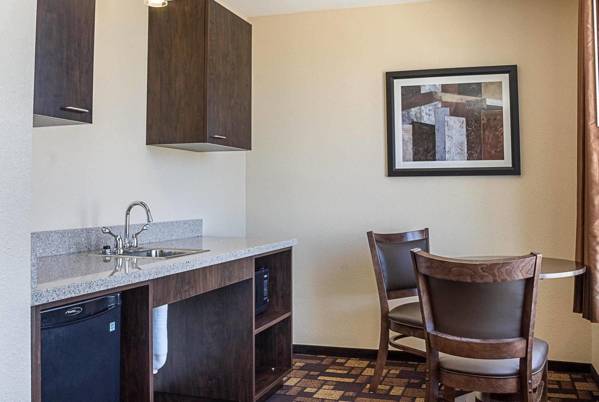 Quality Inn & Suites Minot Exterior foto