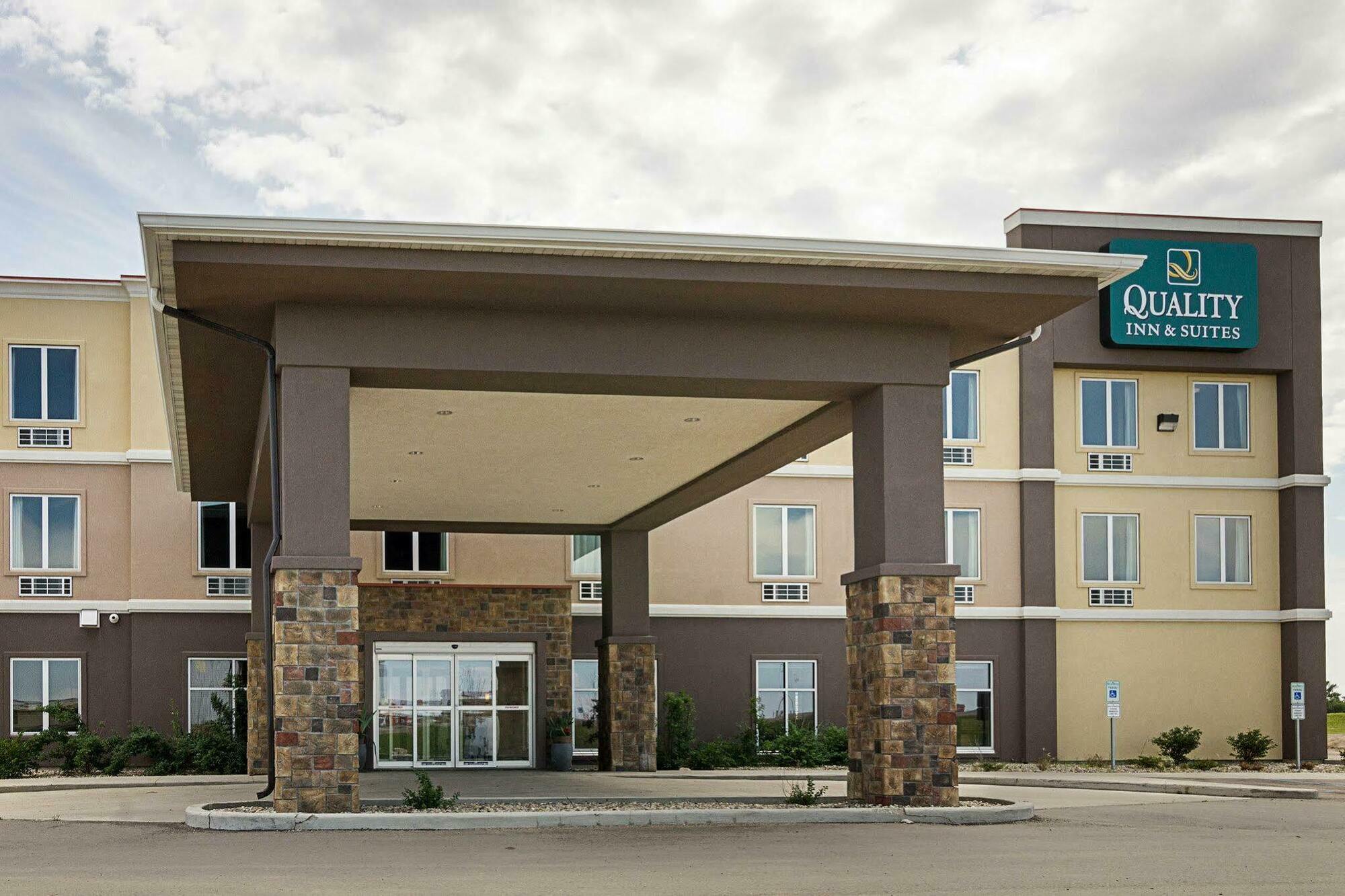 Quality Inn & Suites Minot Exterior foto